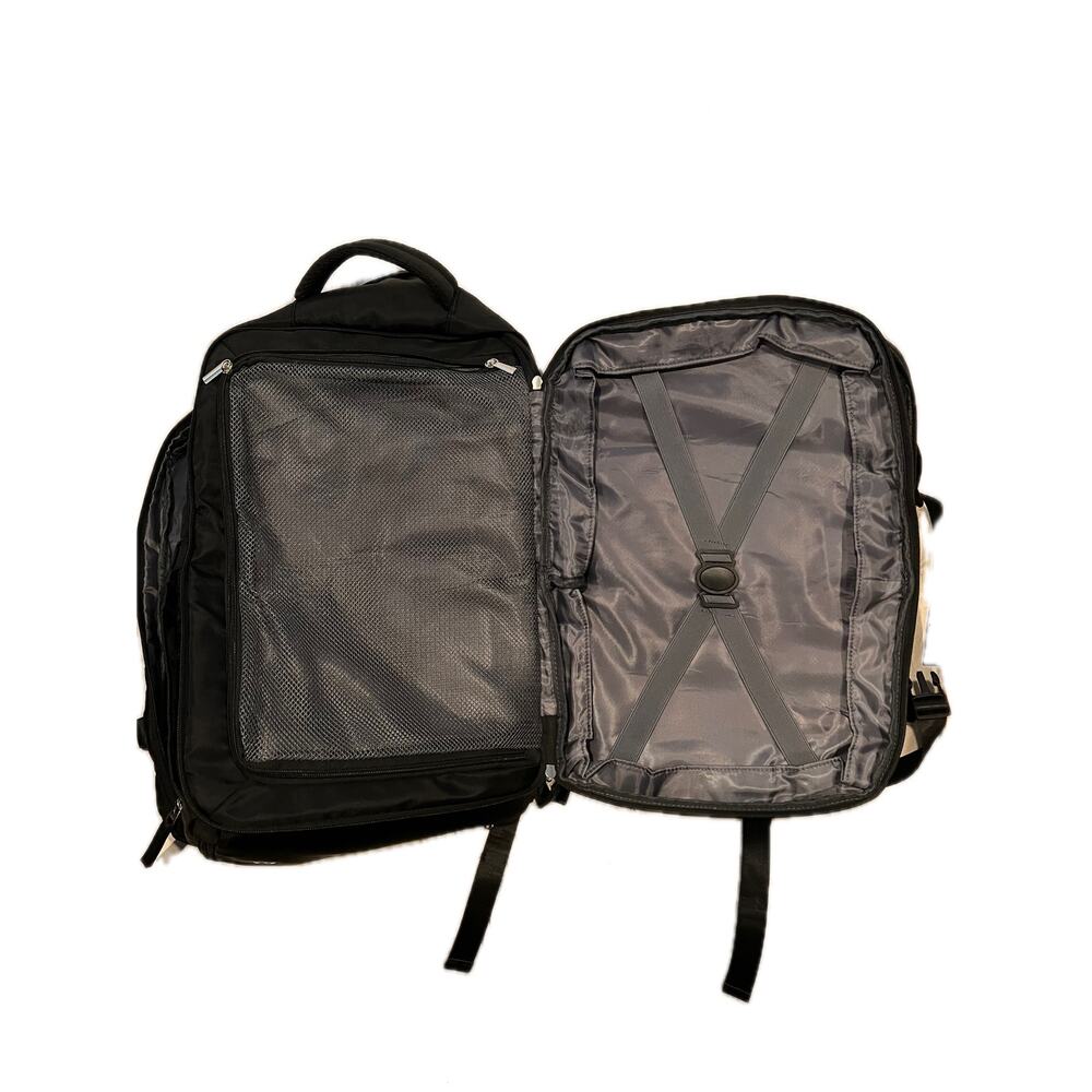 Target Charging Clamshell Gray Padded Charging Backpack - Picture 5 of 7